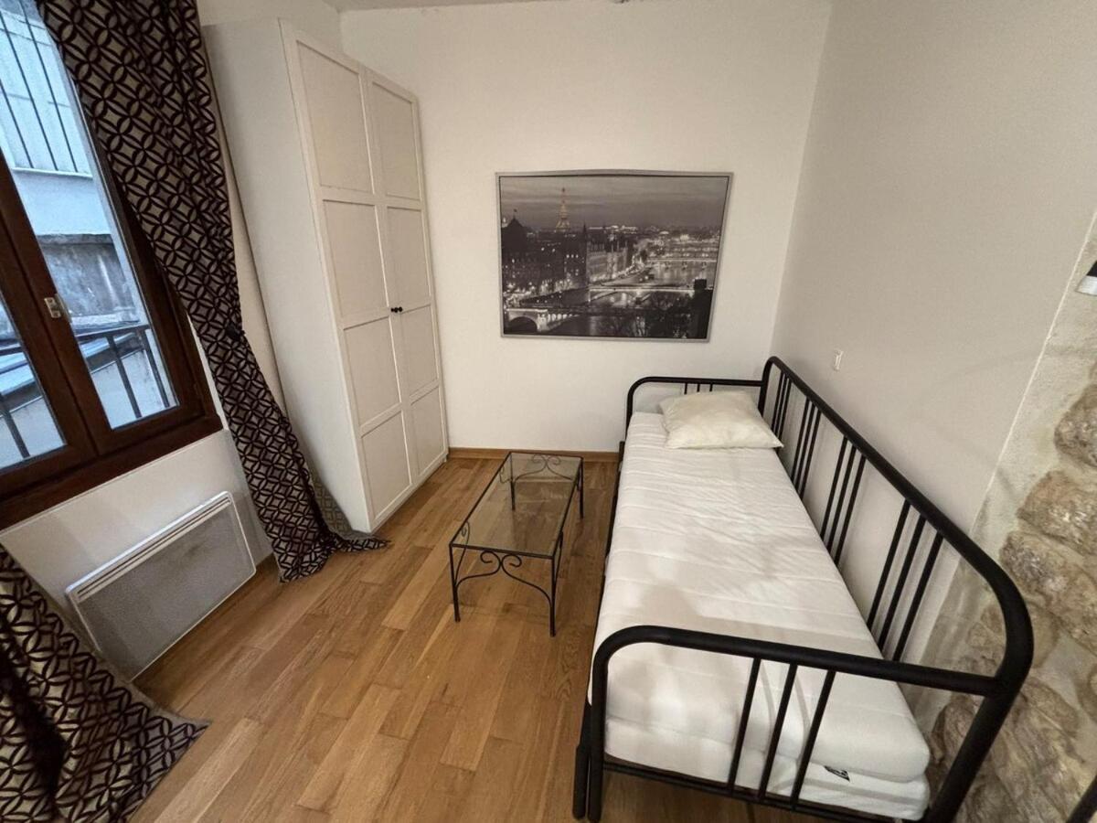 Pantheon Apartment Paris